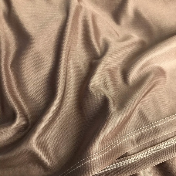 𝑀𝐼𝐷𝑁𝐼𝐺𝐻𝑇 ᑕOᑕO ♡︎ 𝐿𝑂𝑈𝑁𝐺𝐸𝑅𝐼𝐸 𝑆𝐸𝑇 - Picture 5 of 16